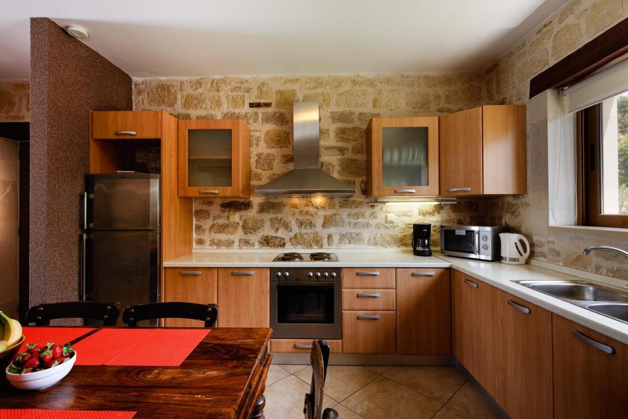 - Private Pools & Seaview - 500m From Villa *