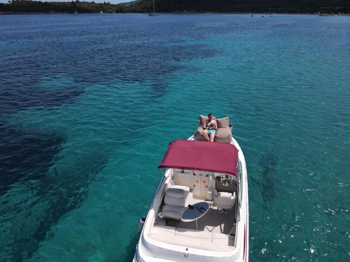 Botel White Eagle Cruises Sani *