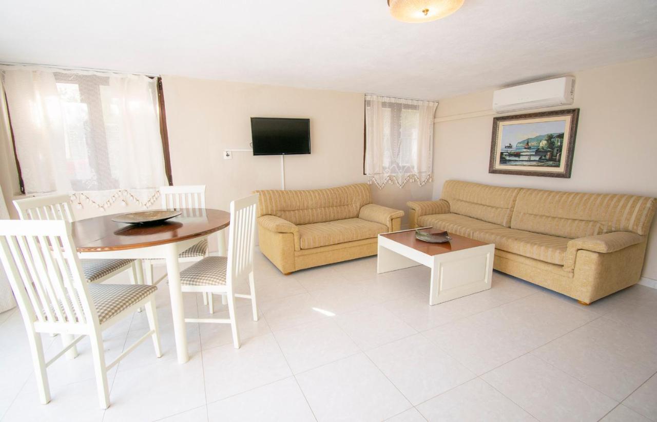 Elizabeth By Travelpro Services Halkidiki *