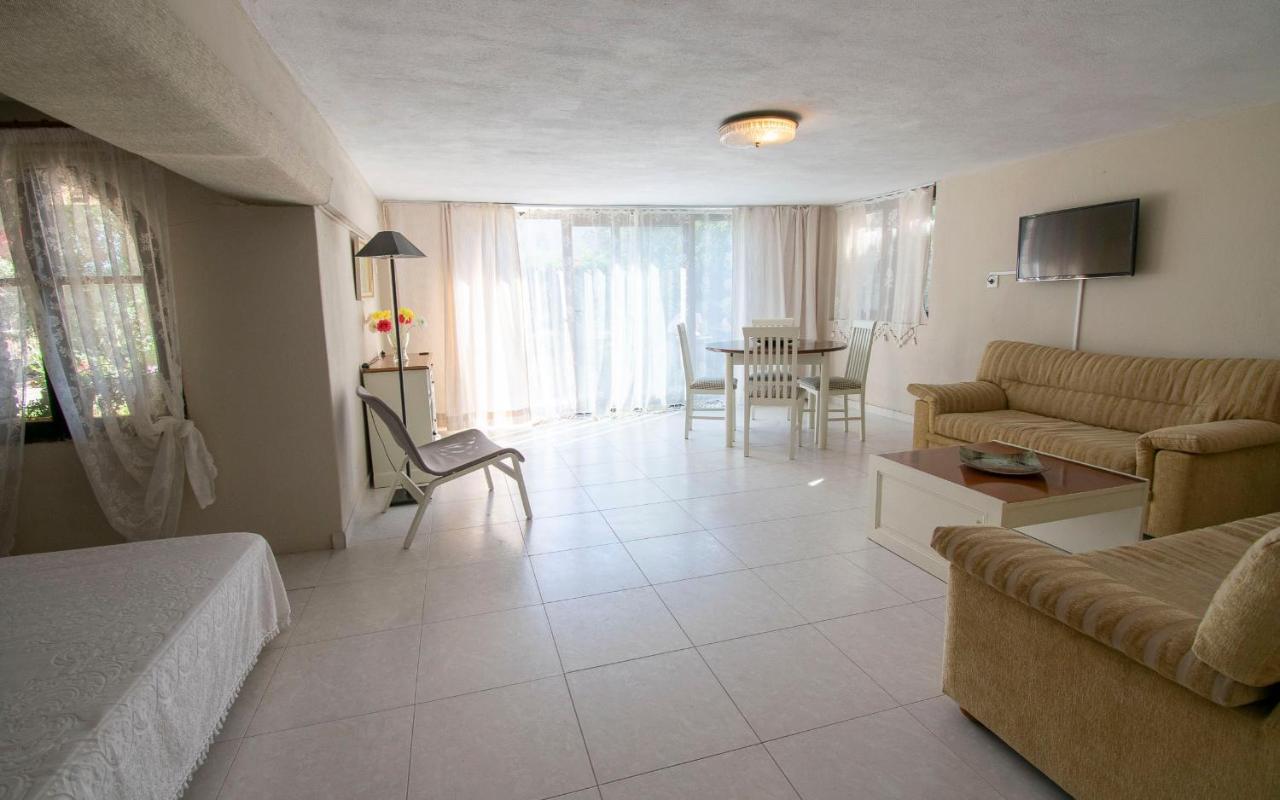 Elizabeth By Travelpro Services Halkidiki *