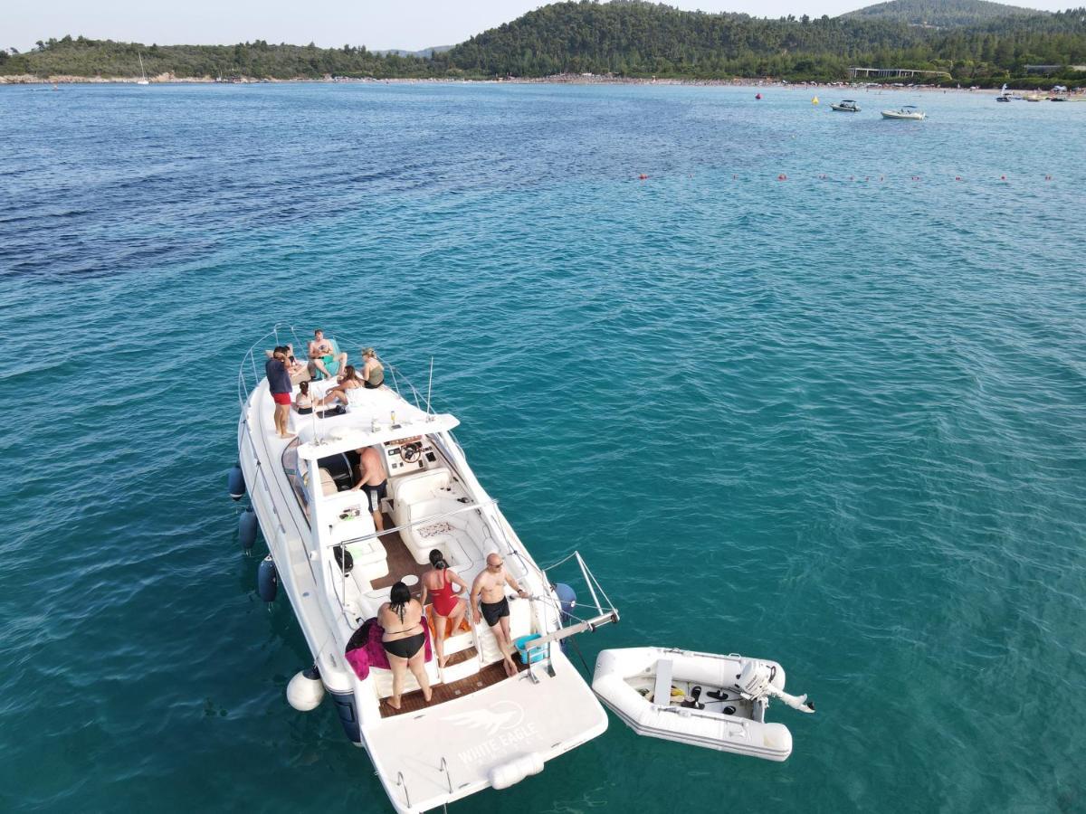 Botel White Eagle Cruises Sani *