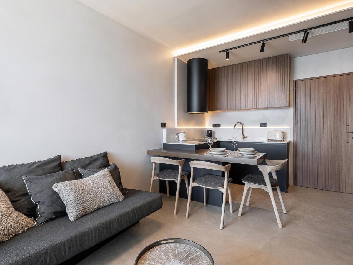 Brand New Luxury Seannamon Suites, Amazing Seaview