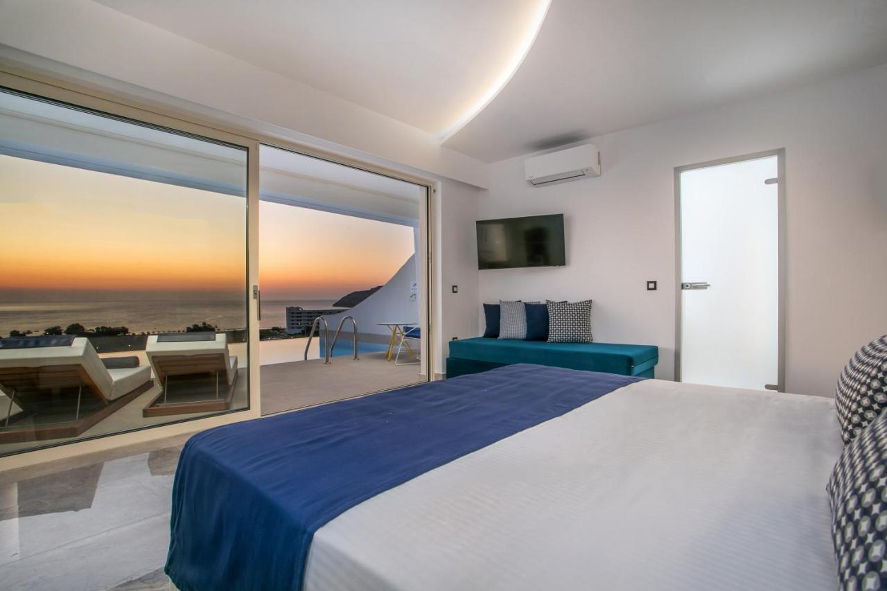 Hotel White &