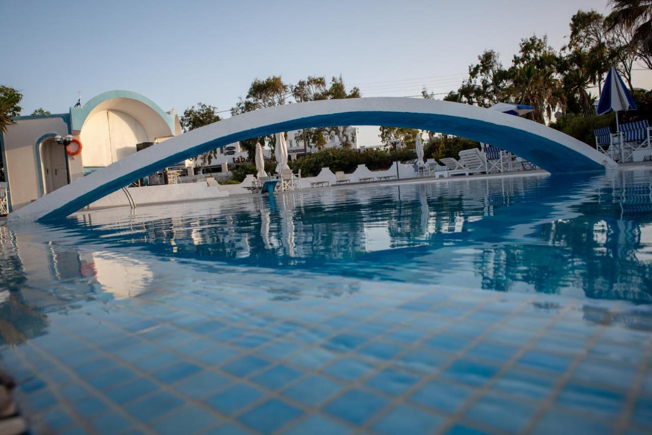 The F Karterados (Santorini)