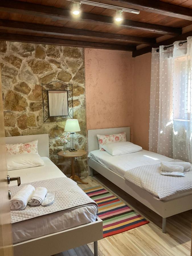 Stonehouse & Casa Al Sole E Al Mare Holiday home Nea Roda