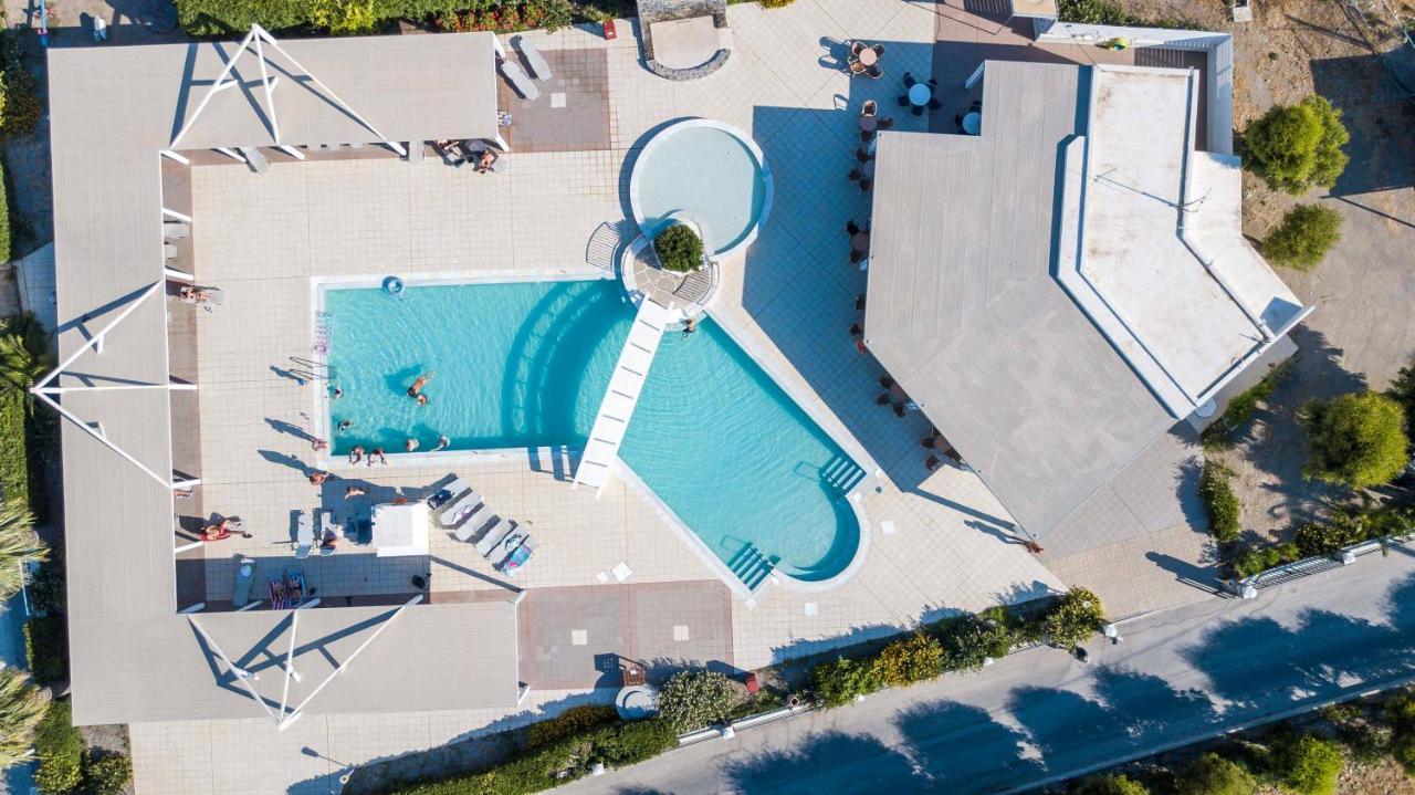 Hotel White & 4*