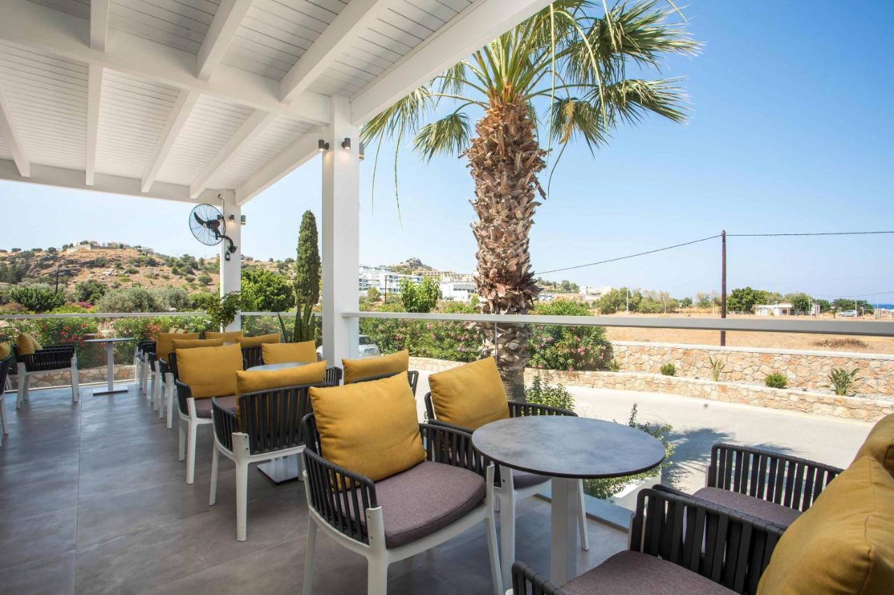 Hotel White & 4*
