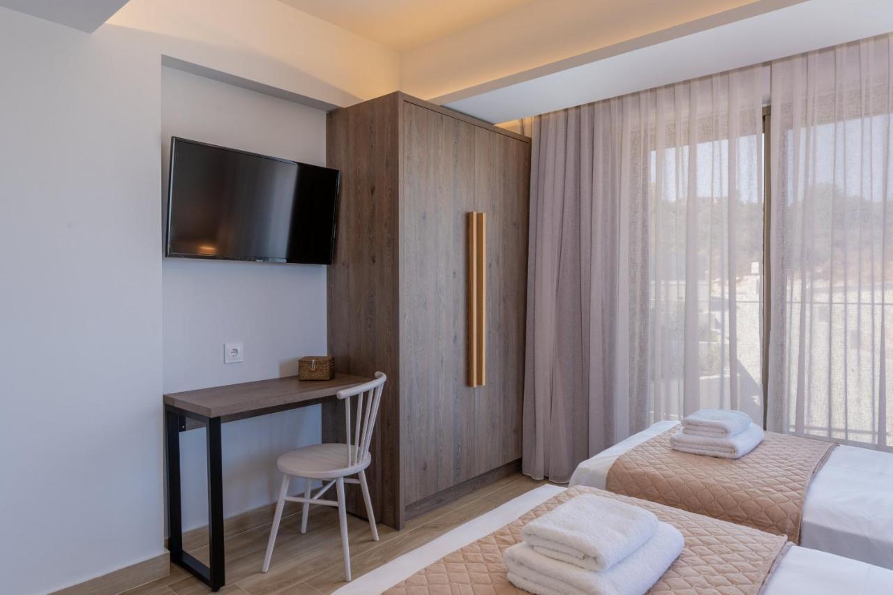 Onyx - With Private Heated Pool Atsipopoulo