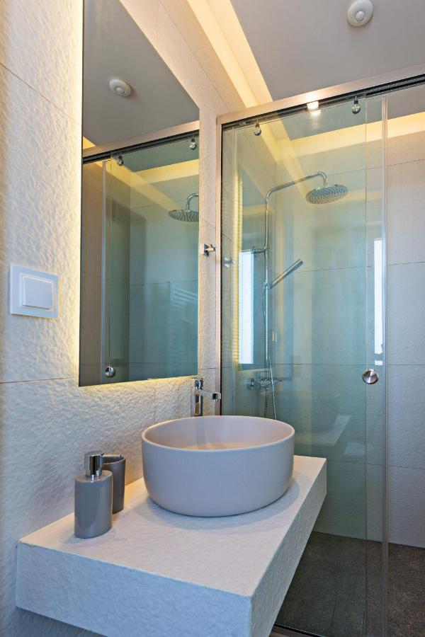 Onyx - With Private Heated Pool * Atsipopoulo