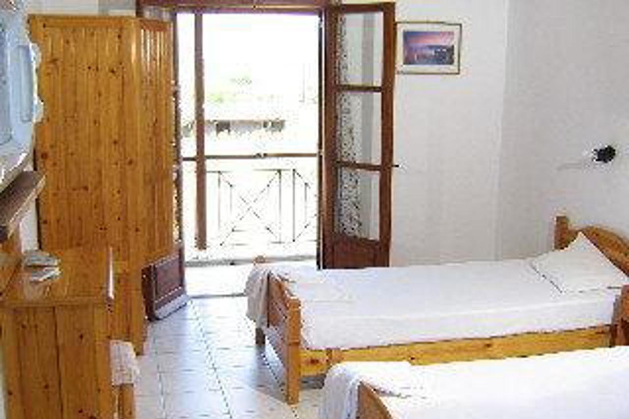 Aparthotel Manolas