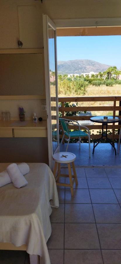 Hotel Cleo 250m From The