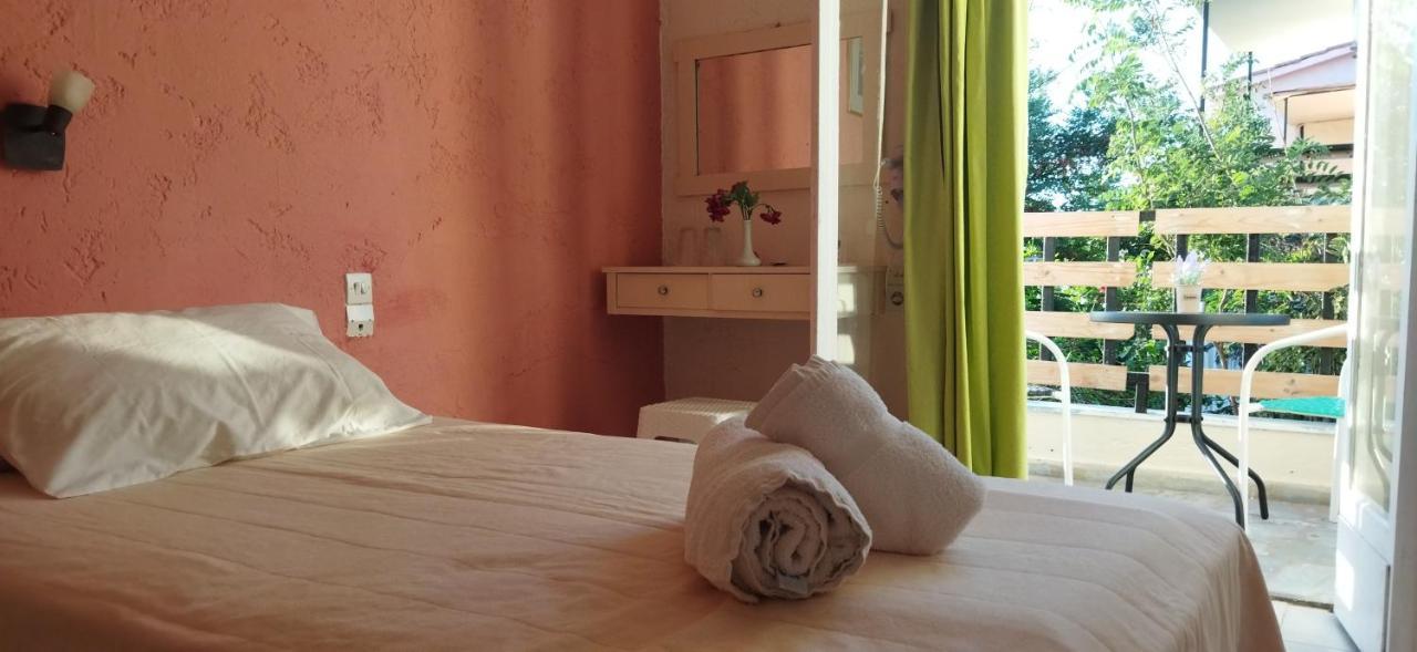 Hotel Cleo 250m From The