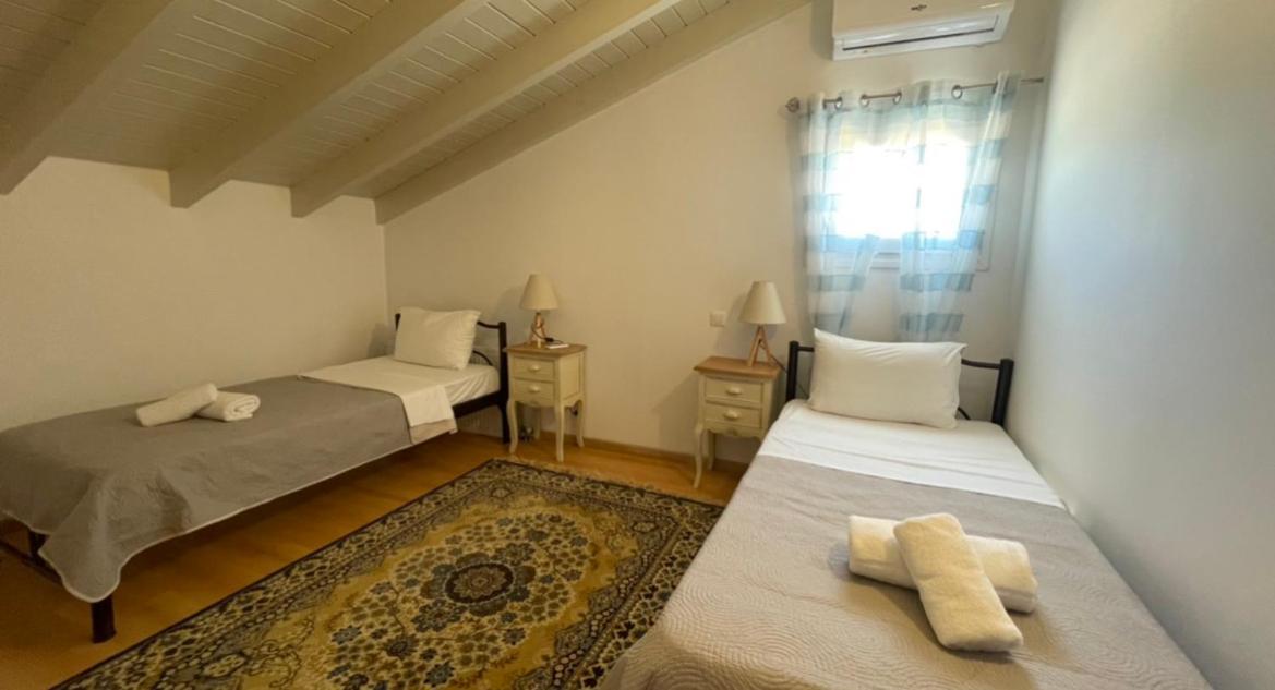 Vraxleri House *