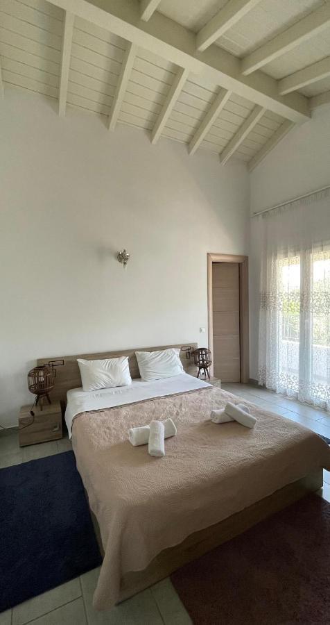 Vraxleri House Villa