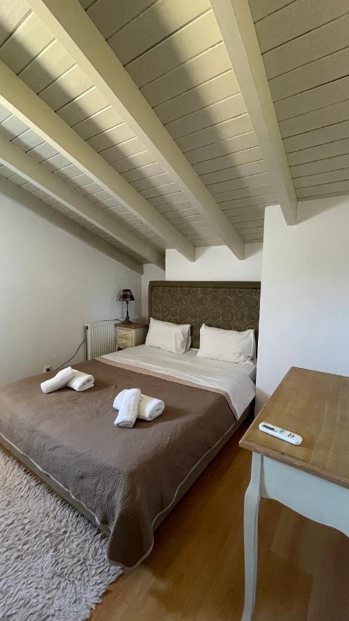 Vraxleri House *