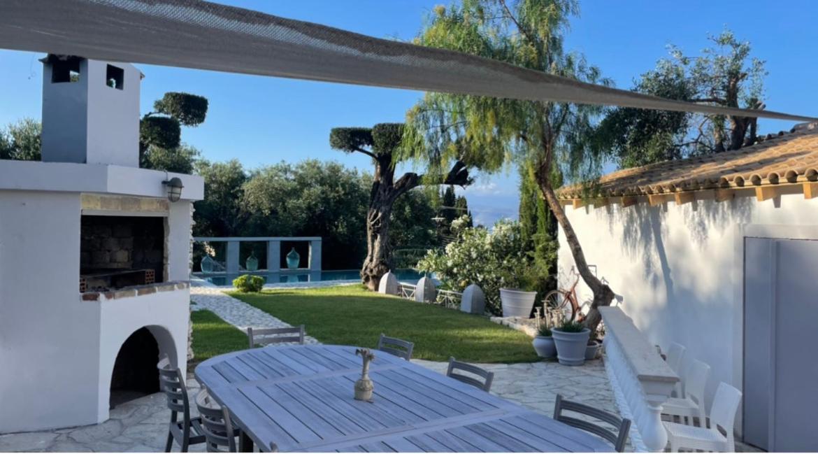 Villa Vraxleri House