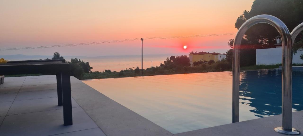 Anna Maria Villa *