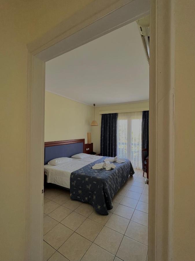 Theodorou 3*