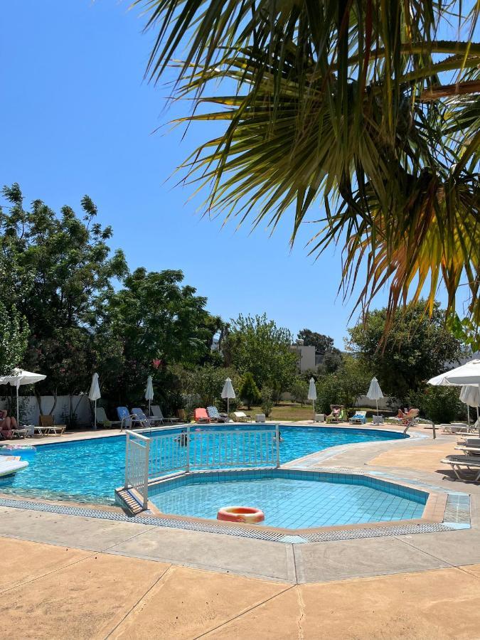 Theodorou Aparthotel