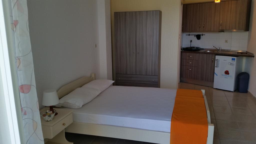Amparoudes Apartment