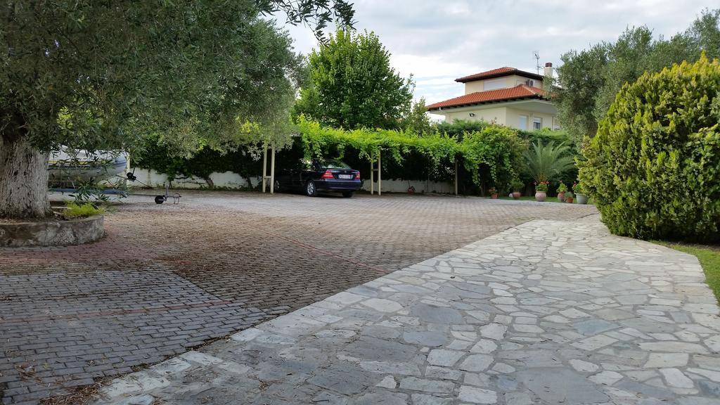 Amparoudes Apartment *