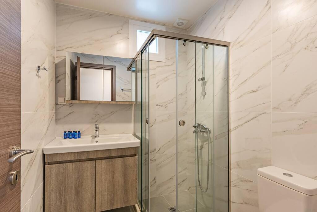 Sofia Suite, A Seafront Hideaway ! Panormos (Crete)