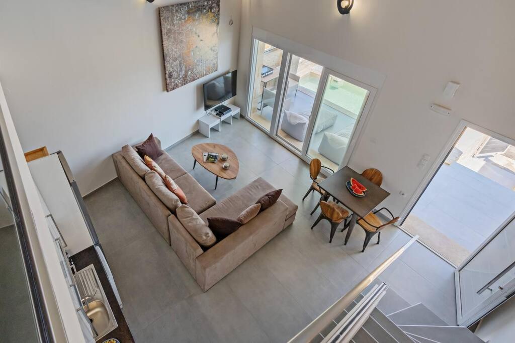 Sofia Suite, A Seafront Hideaway !
