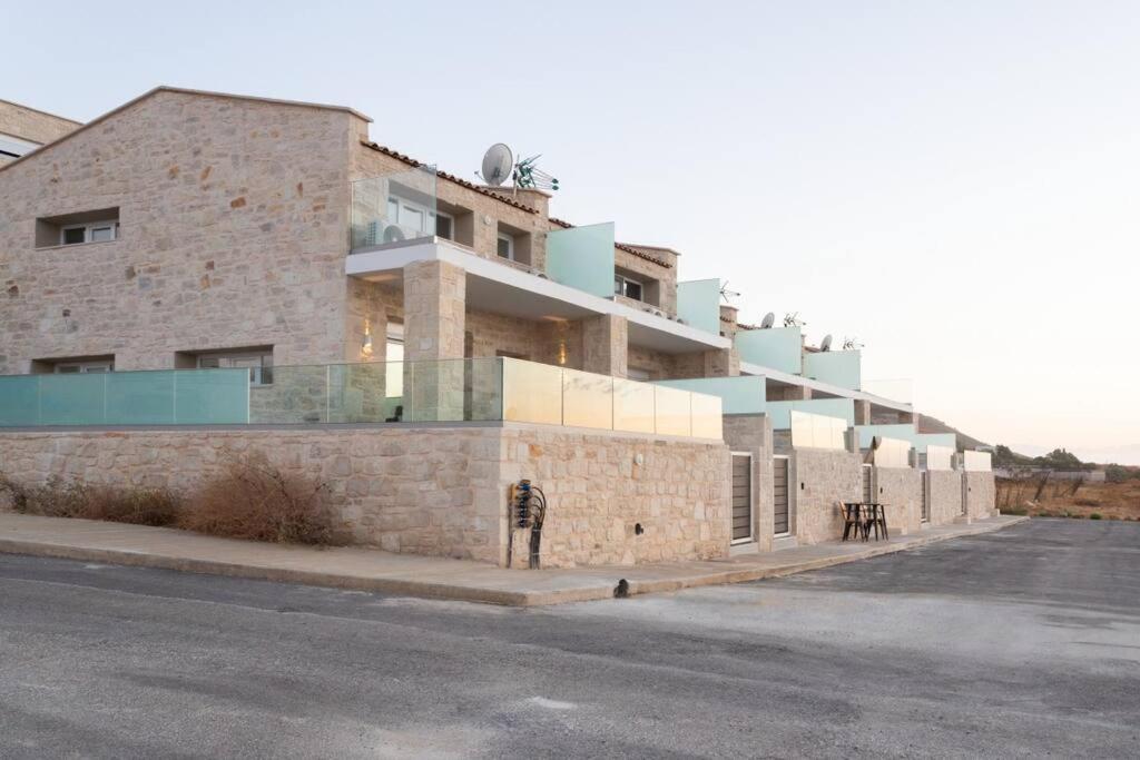 Sofia Suite, A Seafront Hideaway ! Panormos (Crete)