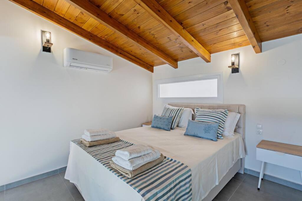 Holiday home Sofia Suite, A Seafront Hideaway ! *