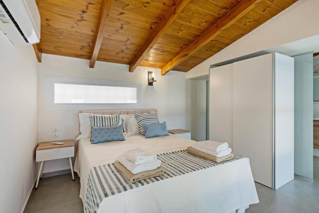 Holiday home Sofia Suite, A Seafront Hideaway ! *