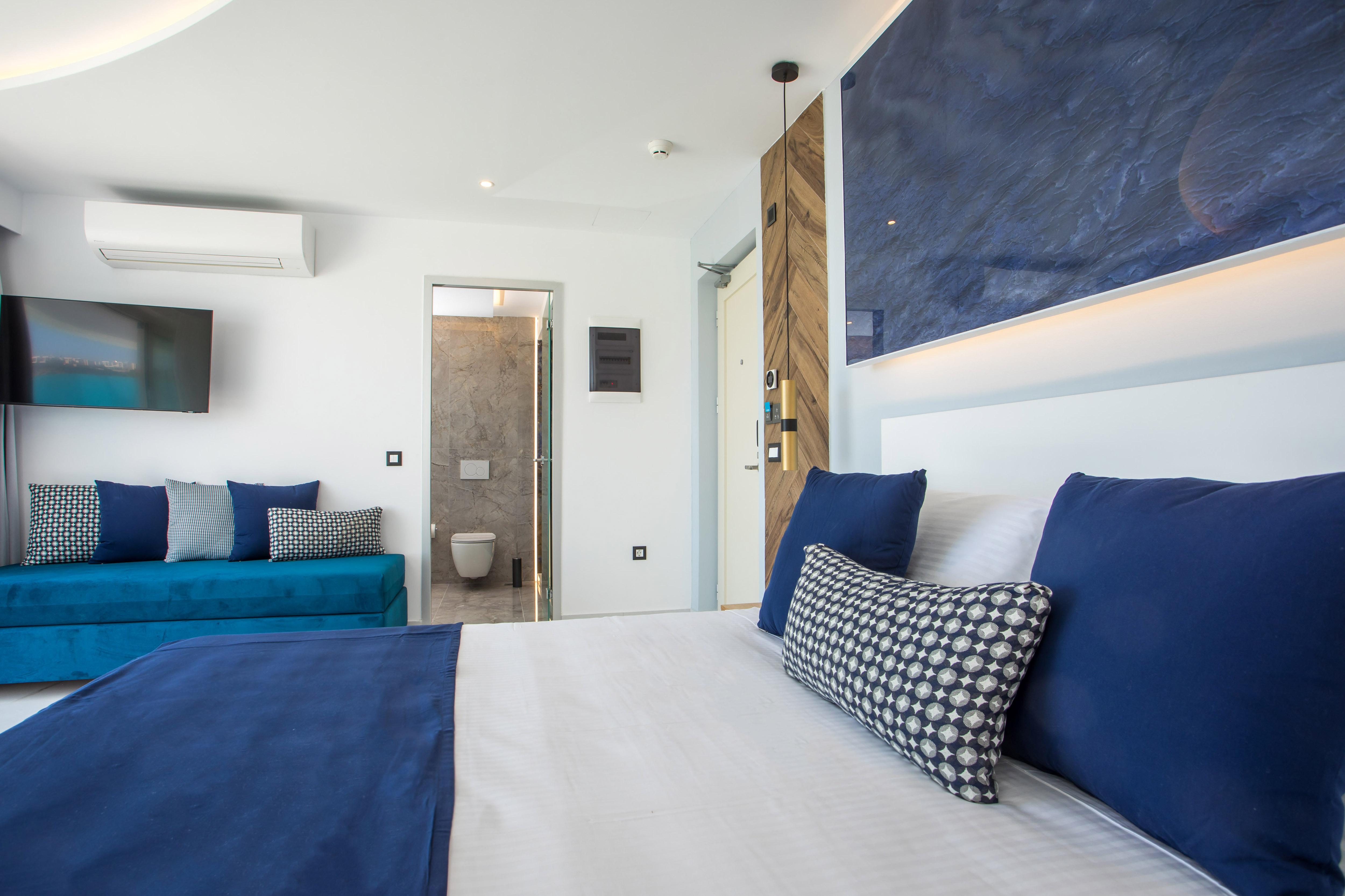 Hotel White & 4*