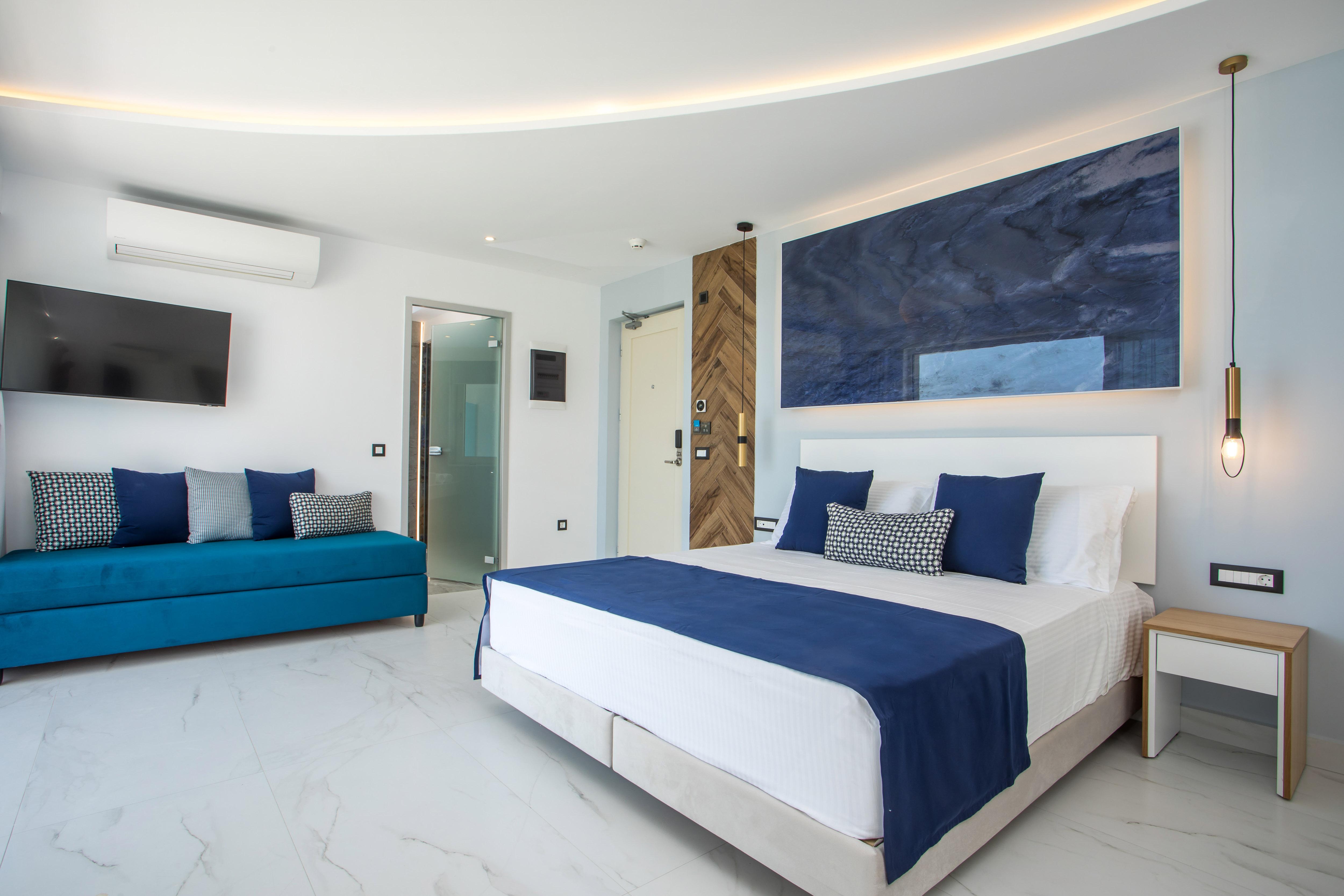 Hotel White & 4*