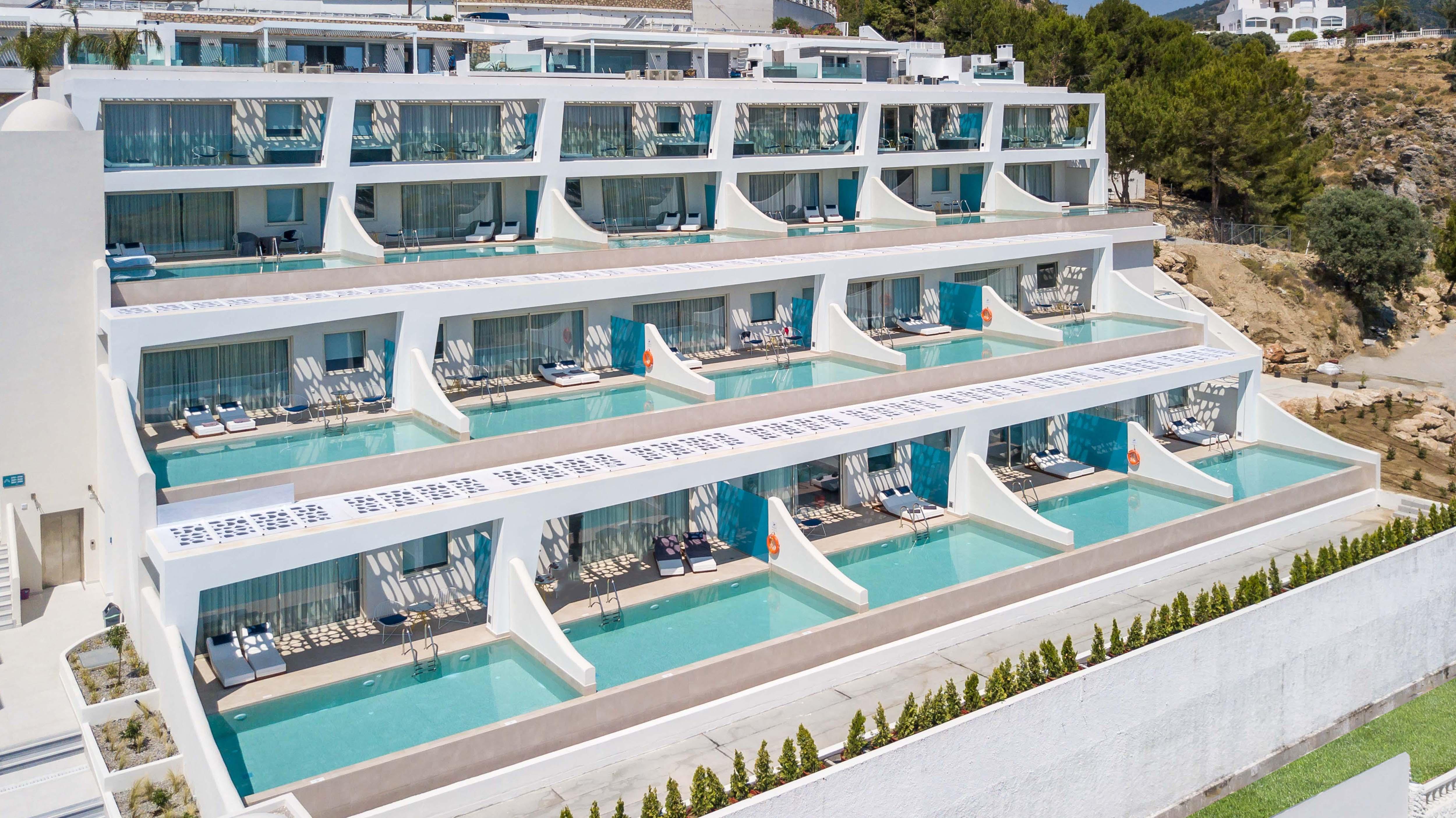 Hotel White & 4*