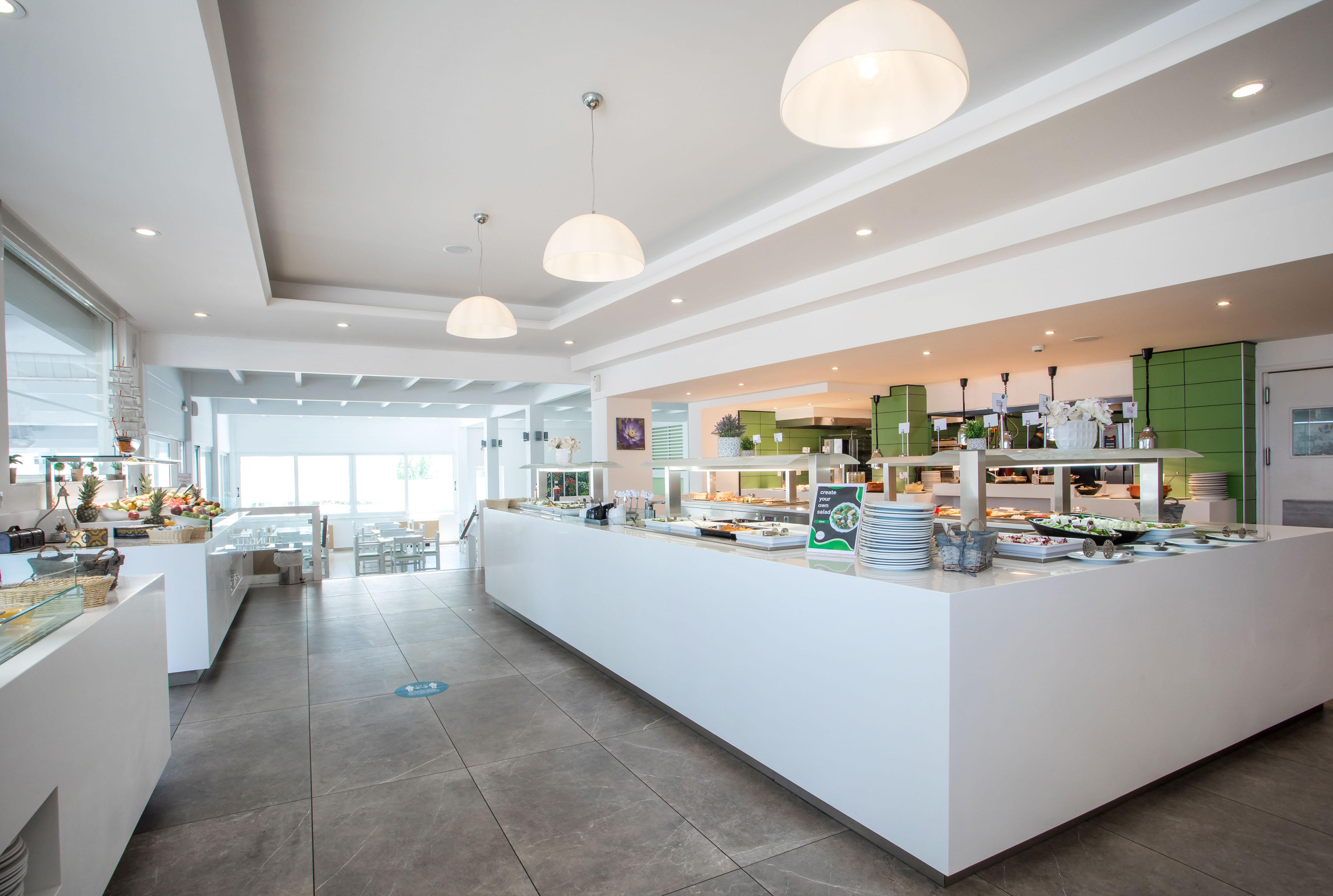 Hotel White & 4*