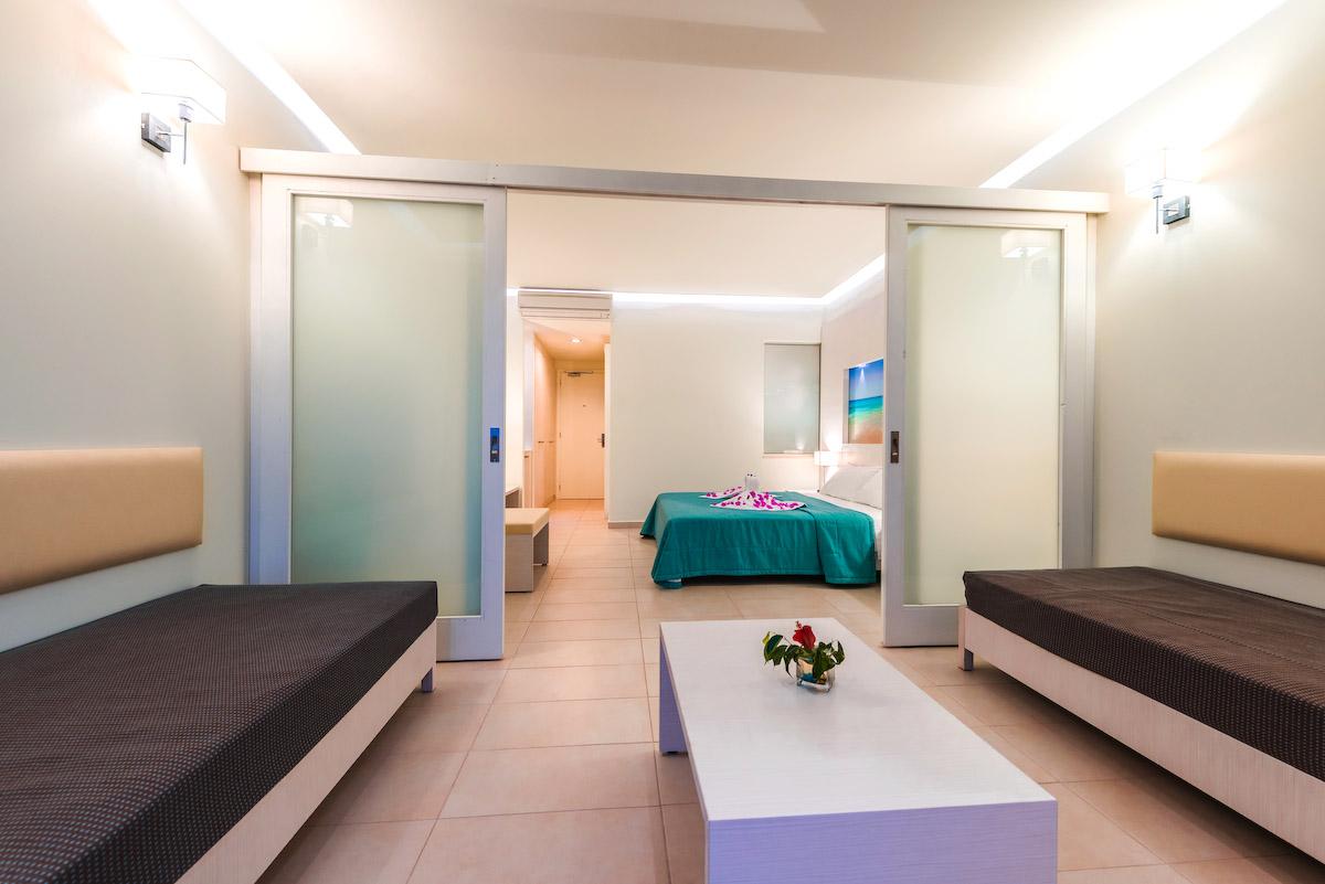 White & Hotel 4*