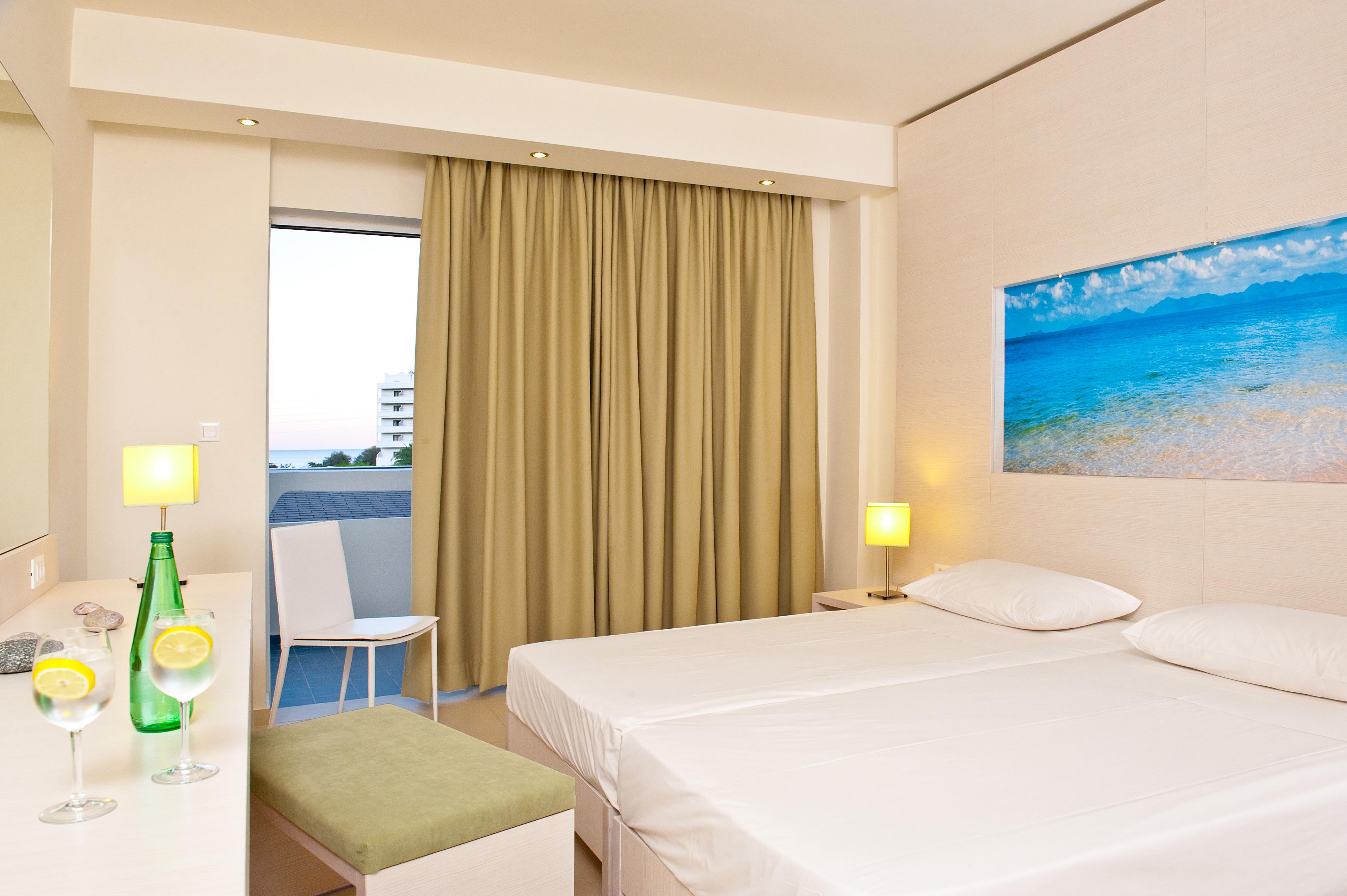 Hotel White &