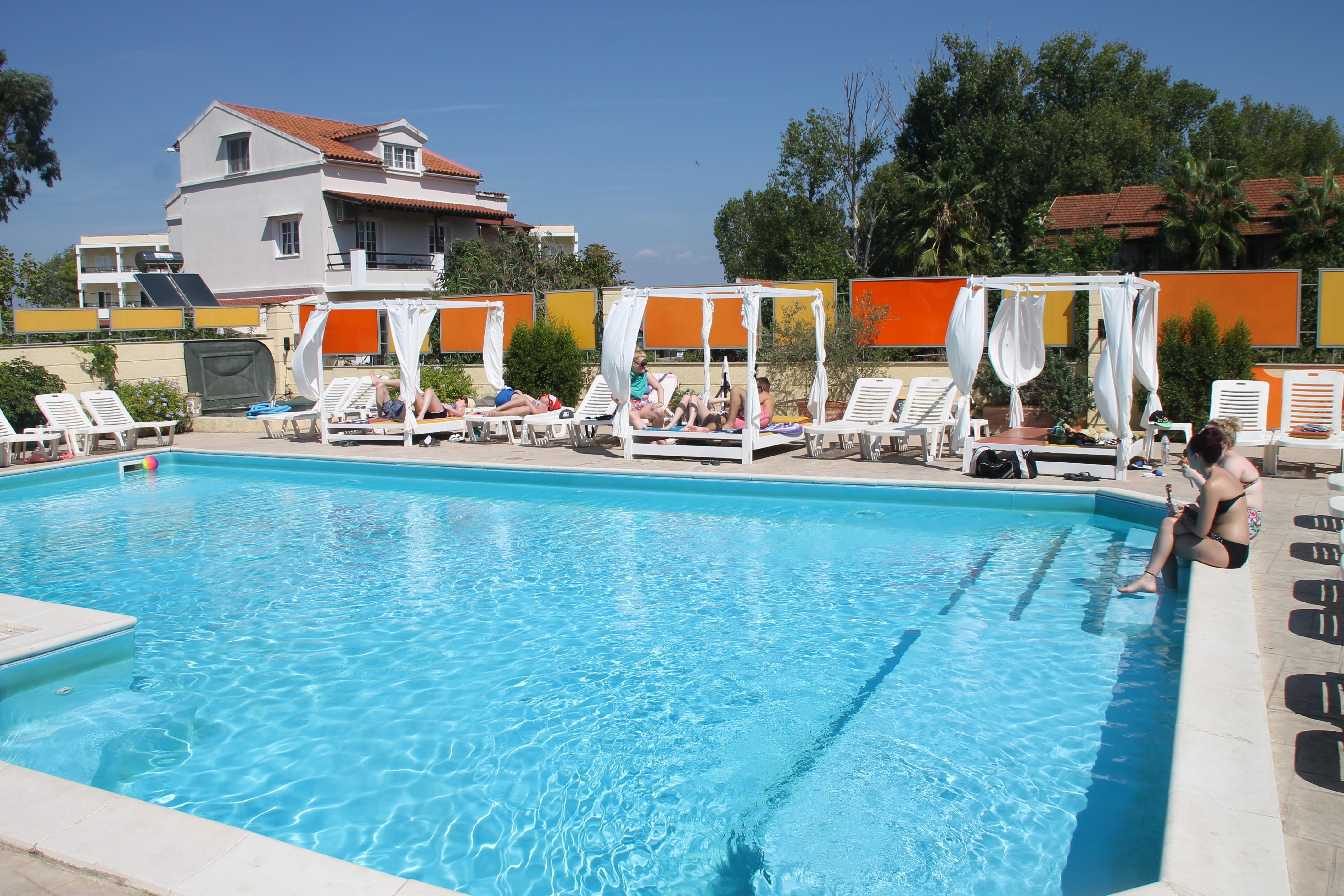 Gardens Aparthotel 3*
