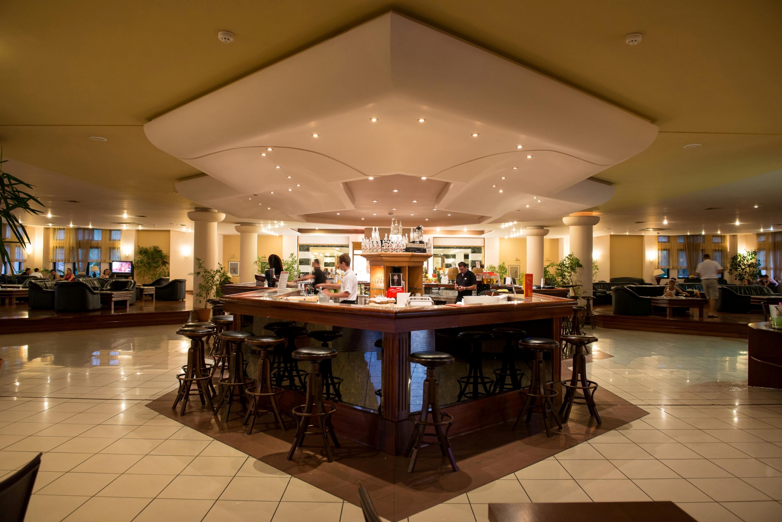 Athina Palace & Resort