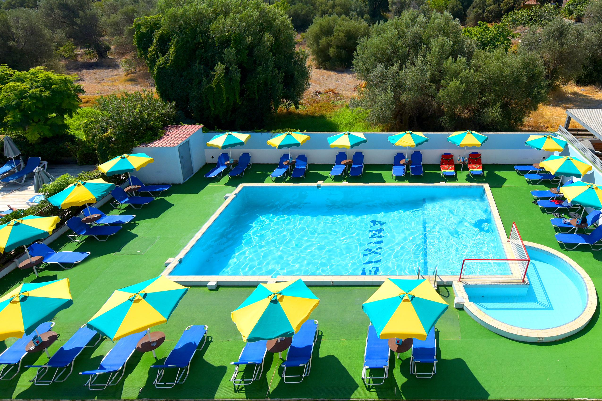 Aparthotel Anixis & 3*