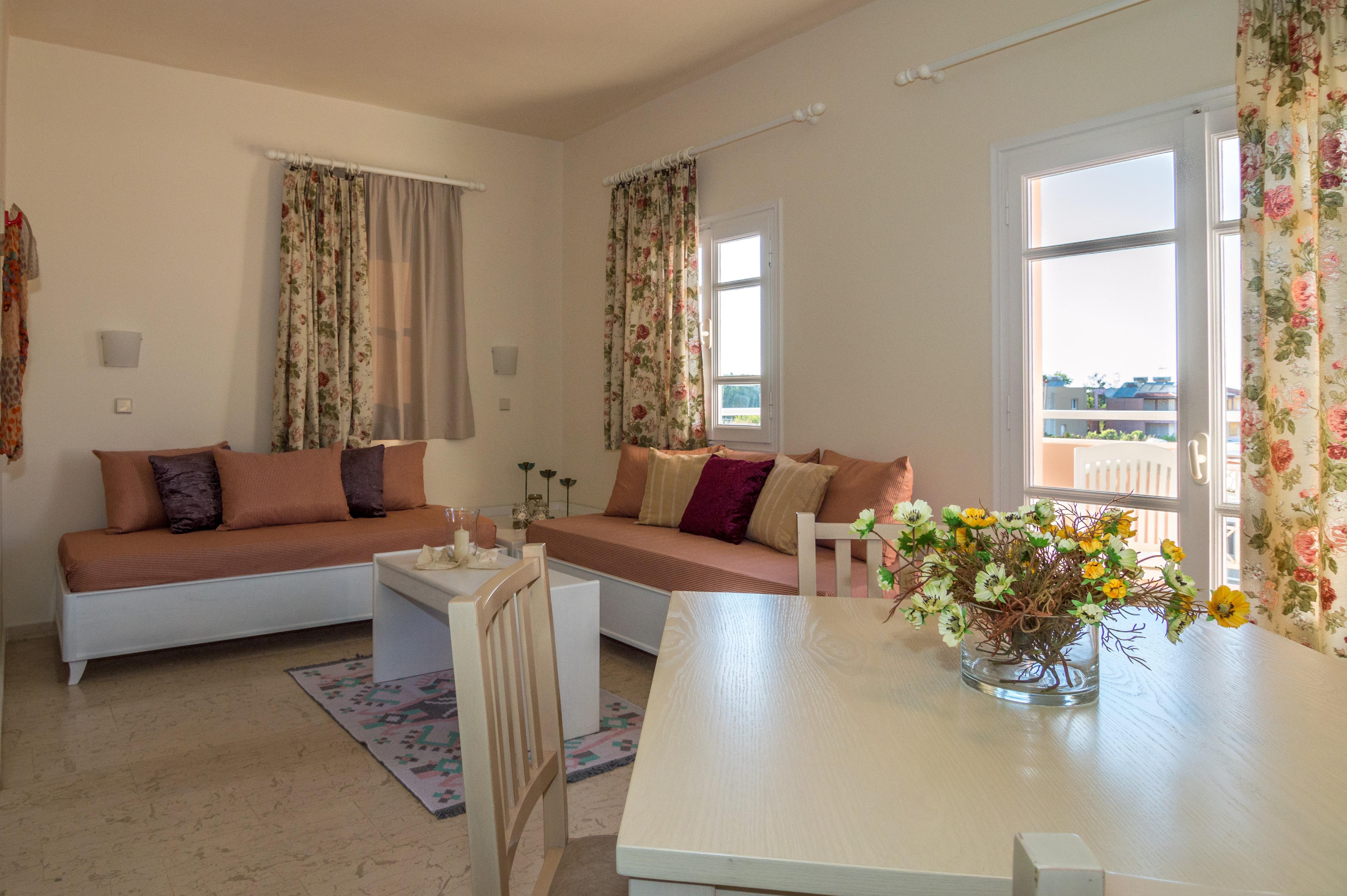 Manolis Aparthotel 3*