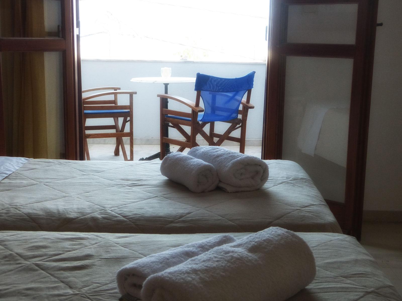 Black * Kamari (Santorini)