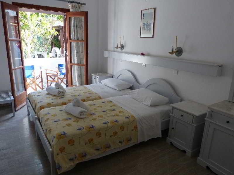 Black Apartment Kamari (Santorini)