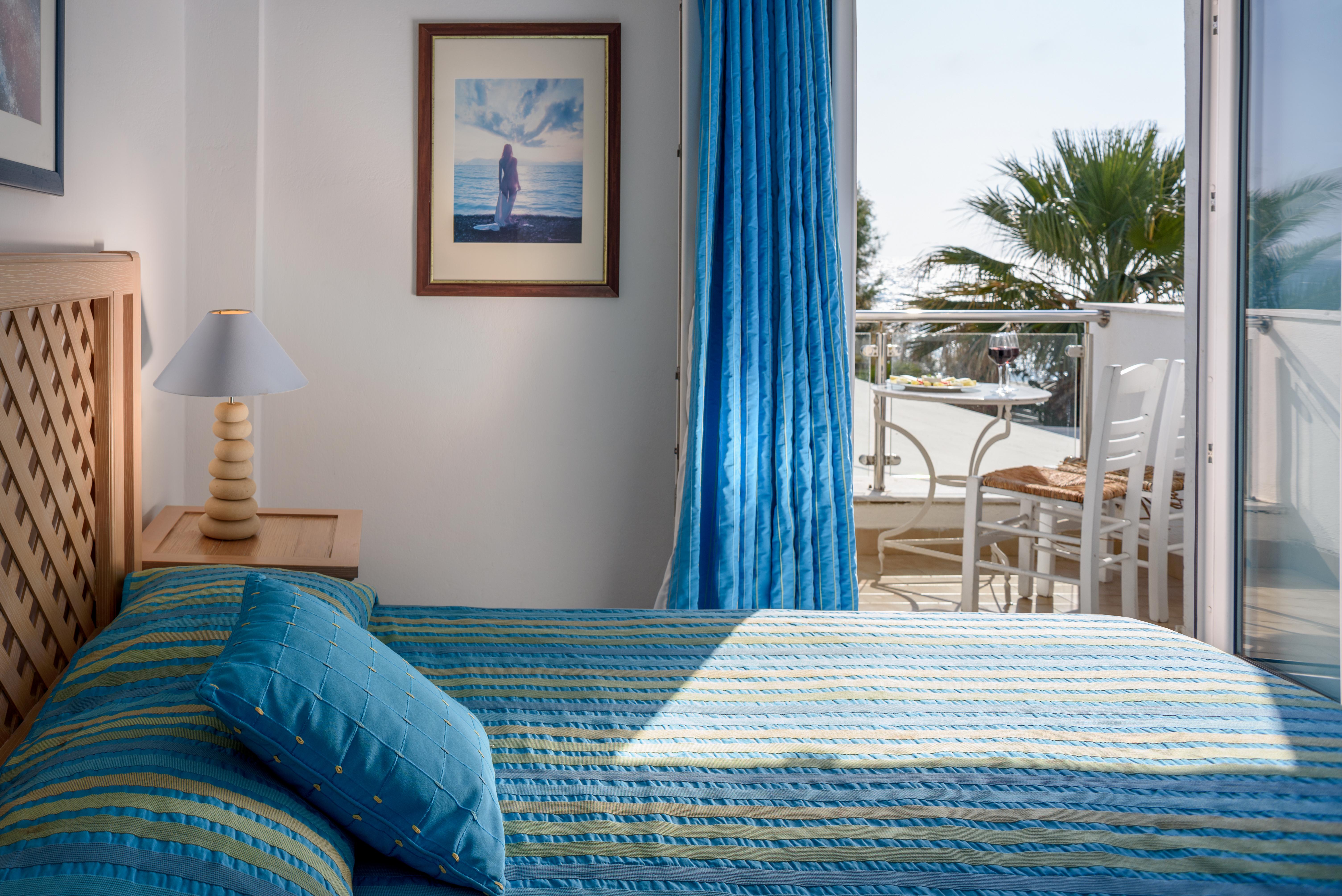 Alesahne 3* Kamari (Santorini)