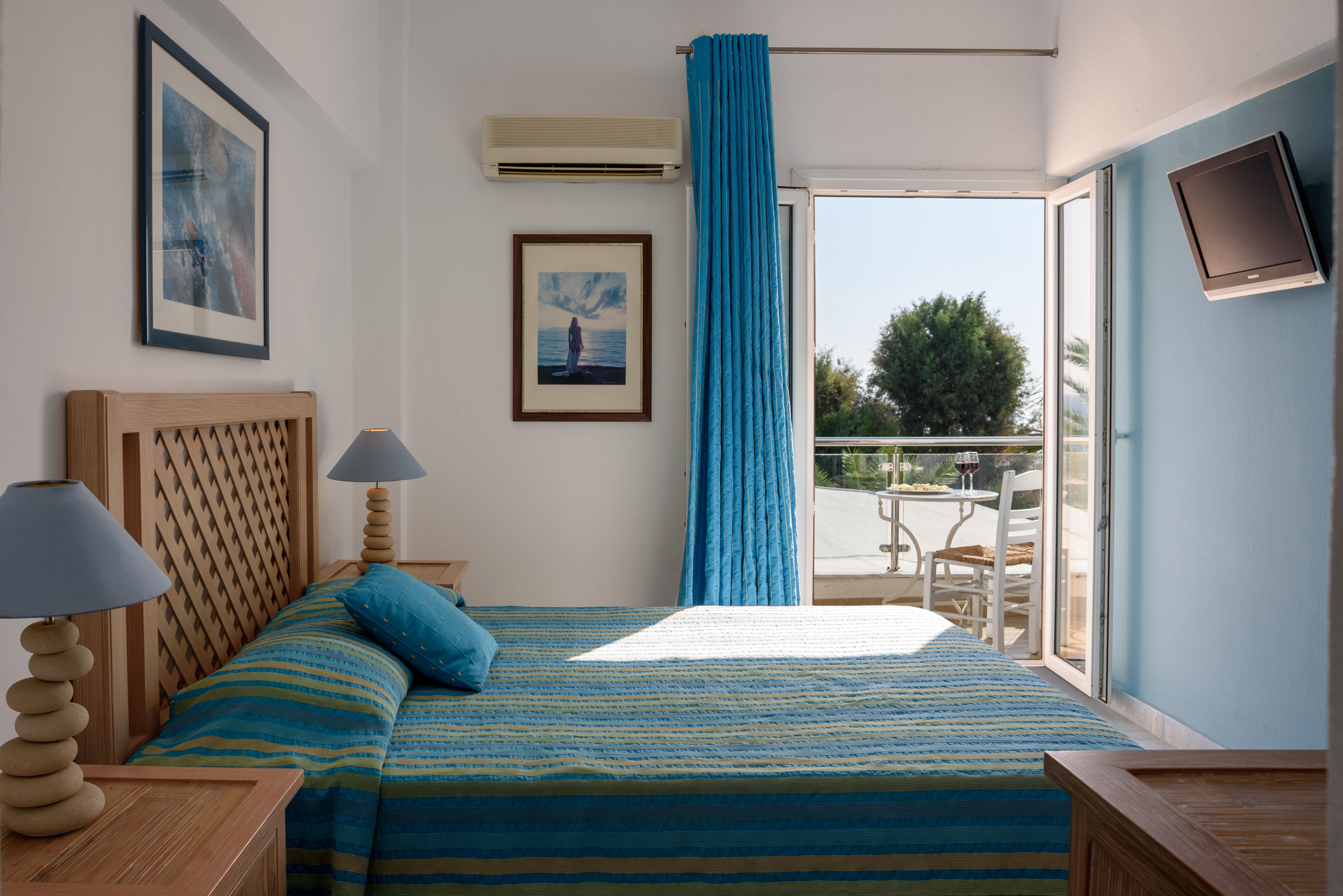 Alesahne Kamari (Santorini)
