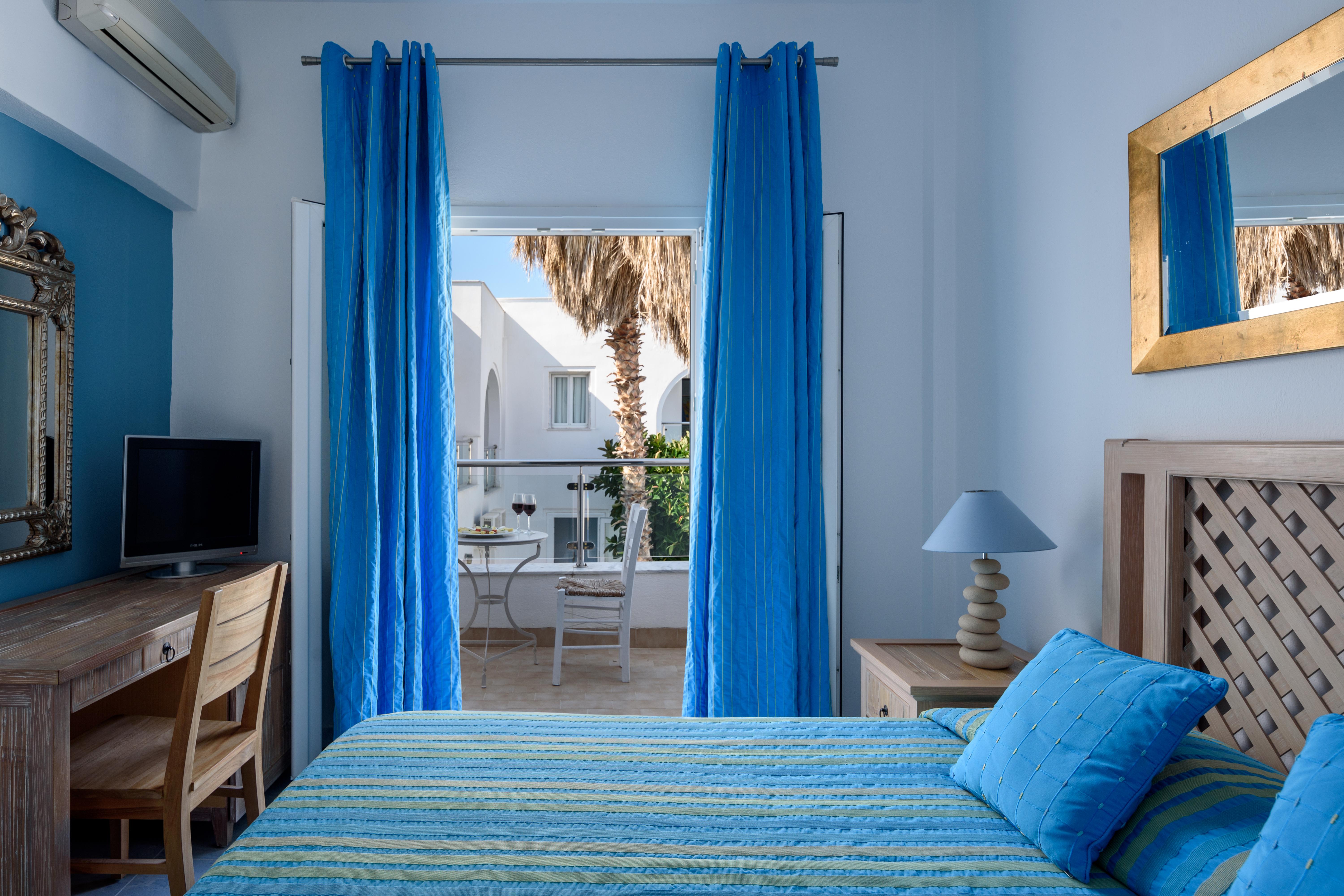 Hotel Alesahne Kamari (Santorini)