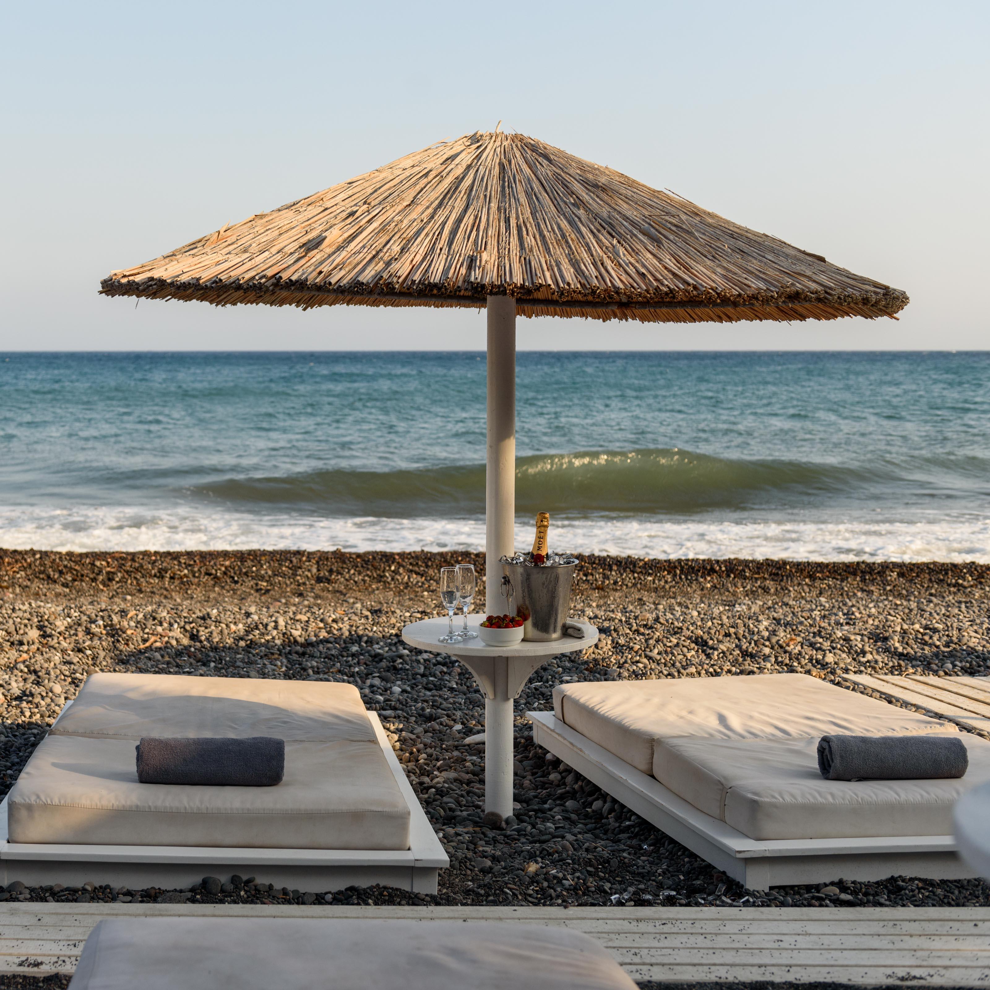 Alesahne Hotel Kamari (Santorini)
