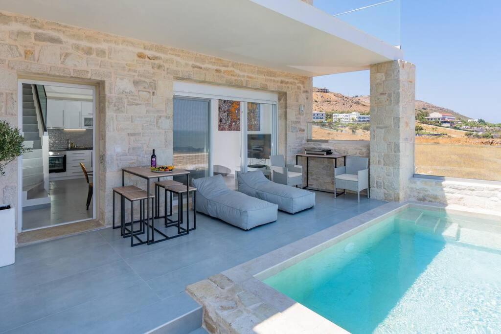 Sofia Suite, A Seafront Hideaway !