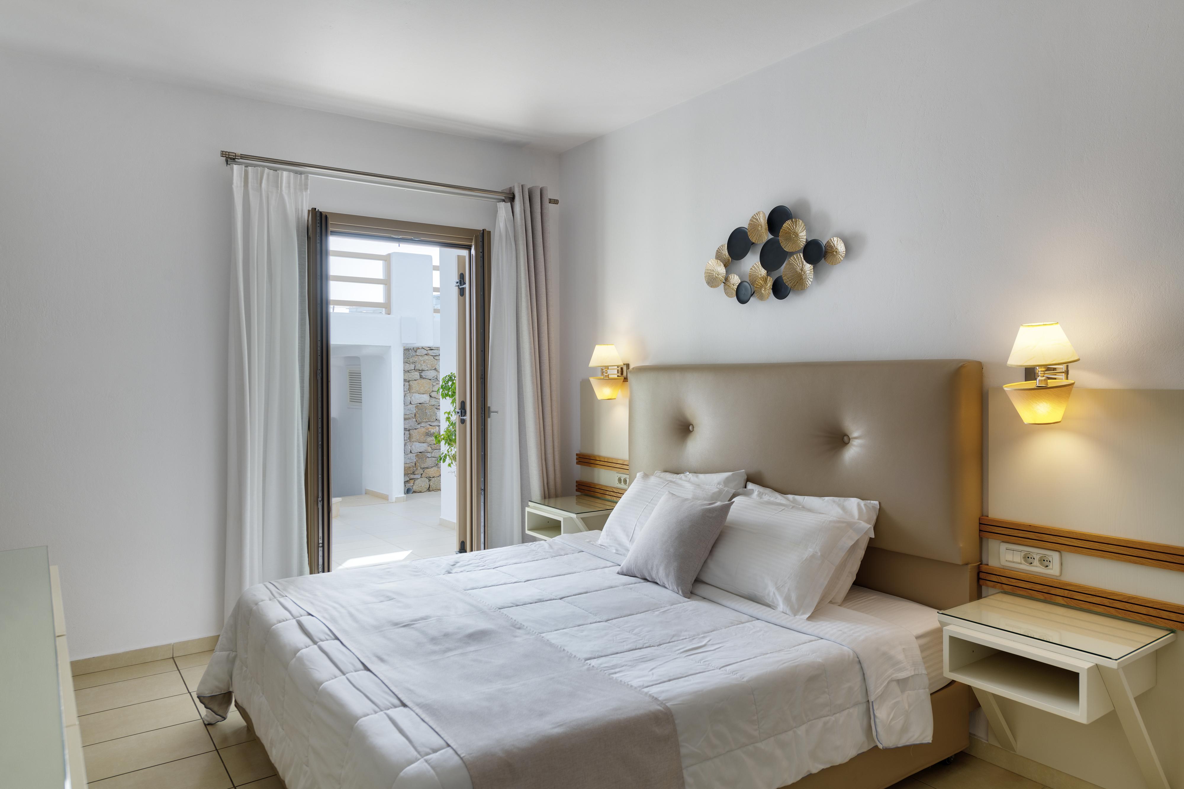 Hotel Lithos By Spyros & Flora 4*