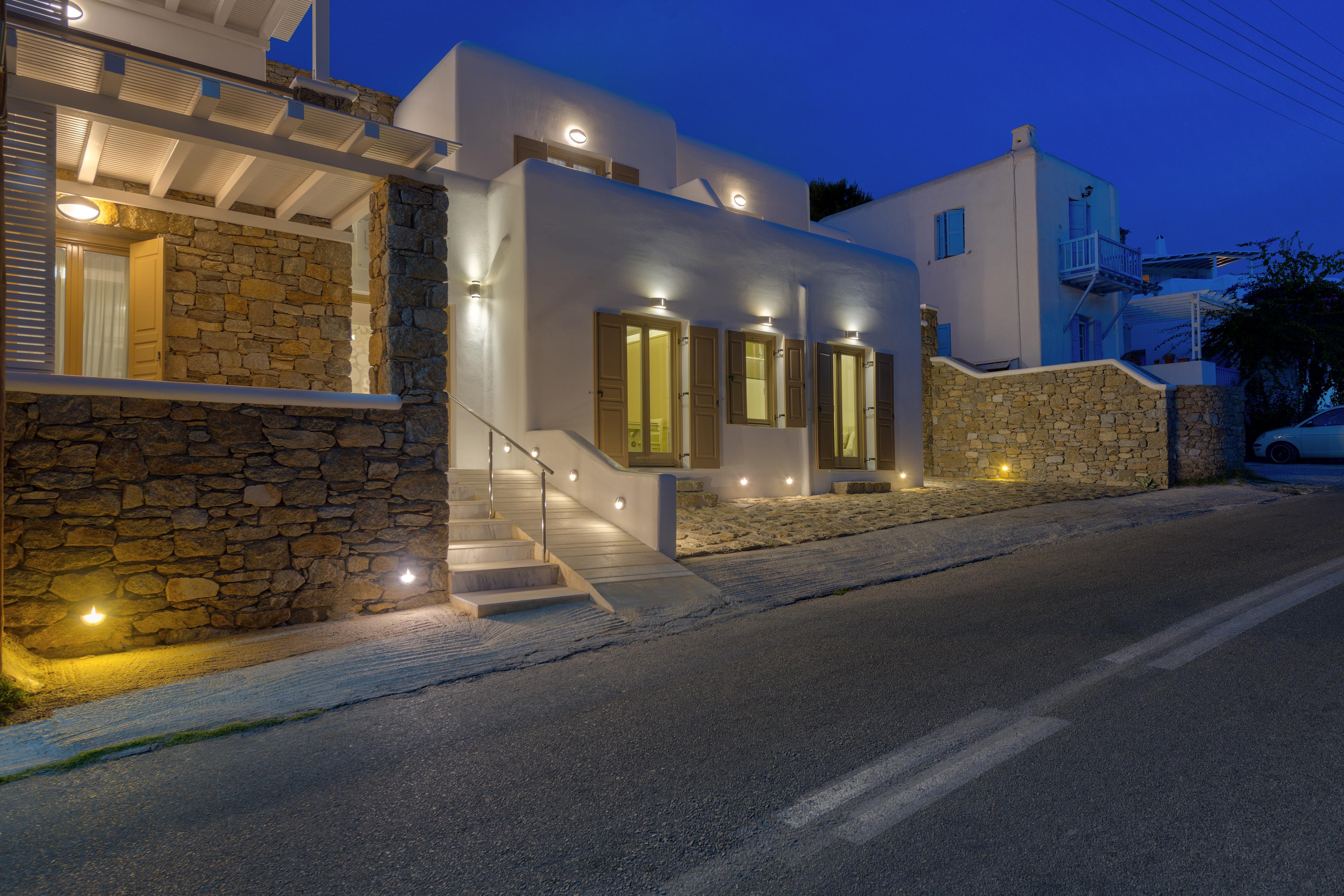 Hotel Lithos By Spyros & Flora 4*