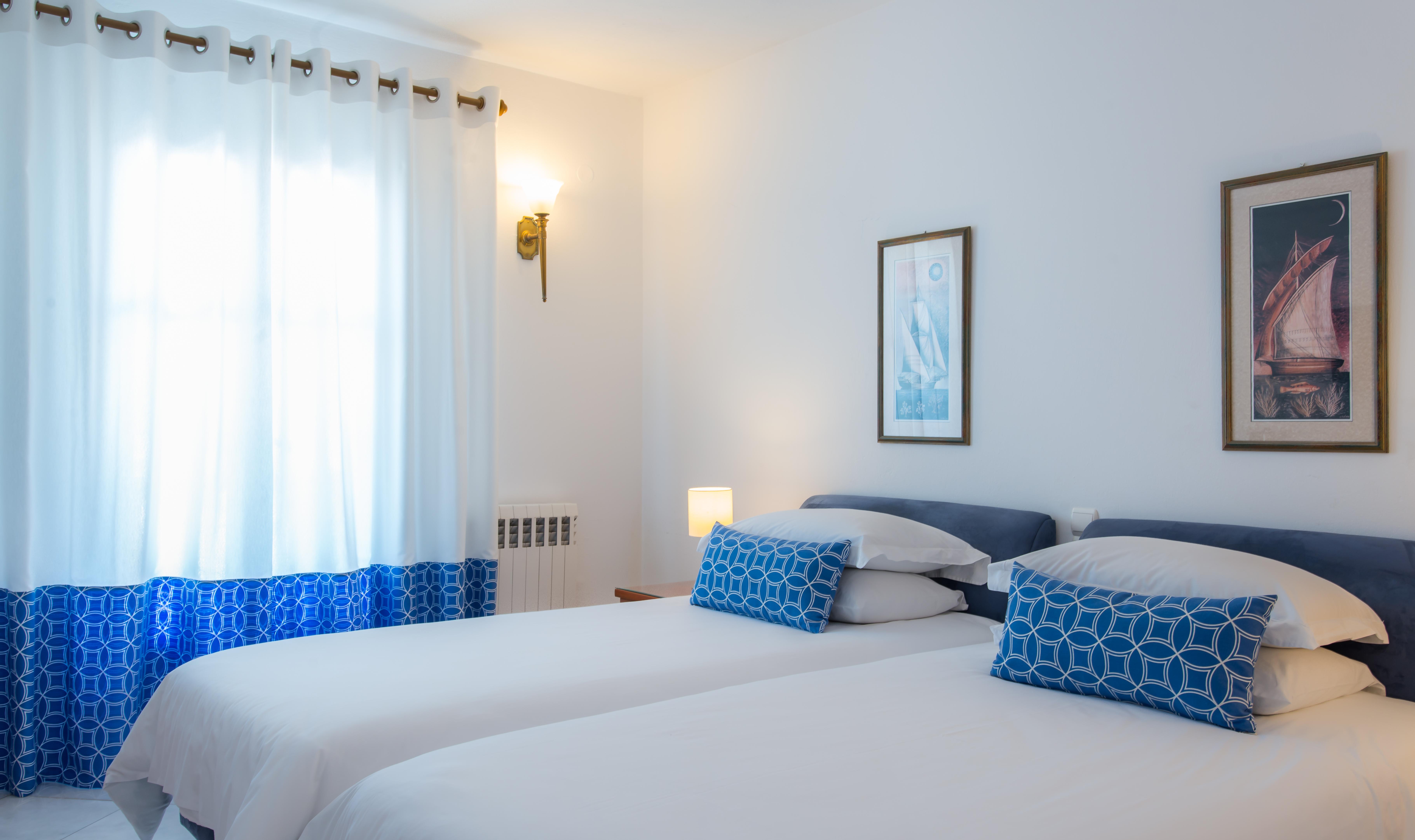 Adonis Hotel